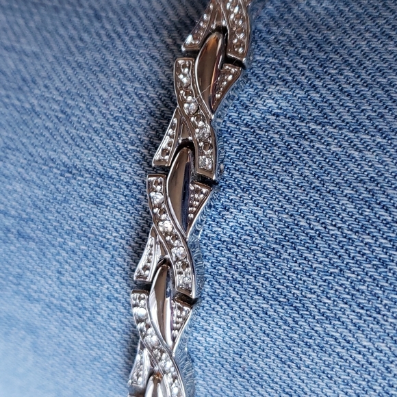 NWOT Allude silvertone watch & bracelet set - Picture 9 of 10